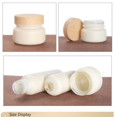 il cosmetico di vetro del coperchio a vite 110ml 47/400 imbottiglia i barattoli con i coperchi di bambù 47mm